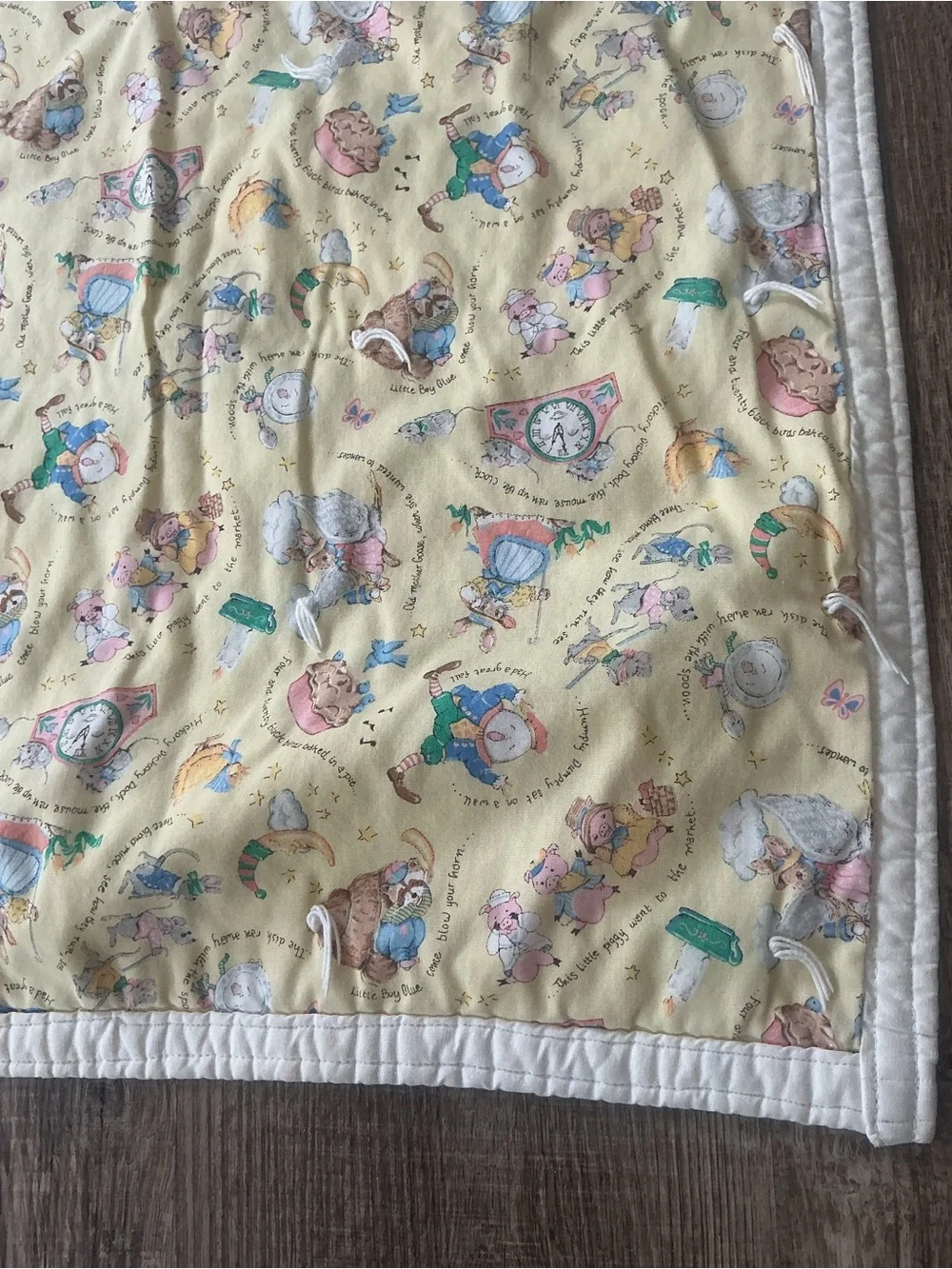 Vtg Mother Goose Nursery Rhyme Baby Quilt Yellow Panel Blanket 43x51.5 1990s - Picture 4 of 10